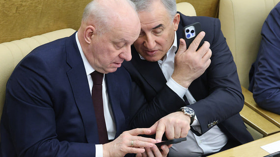 Госдума рассматривает ограничение использования телефонов на пленарных заседаниях: депутаты надеются избежать строгих мер